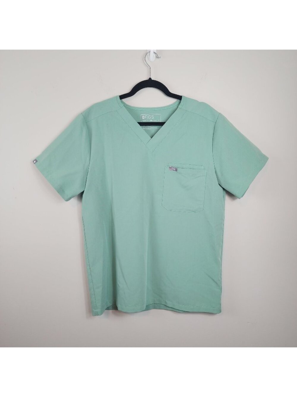 FIGS Men’s Leon Three-Pocket Scrub Top in Jade sz M nursing school uniform
